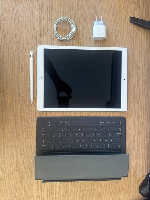 Pack iPad Pro 12.9" 256GB (2ª Geração) + Smart Keyboard + Apple Pencil