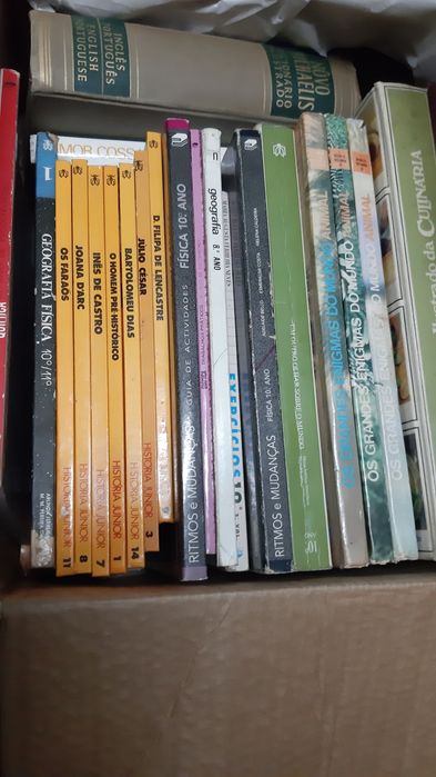 Diversos livros em bom estado