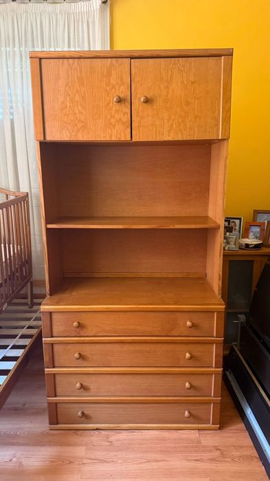 Móvel de madeira com arrumação  só 75 e