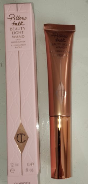 Pillow talk beauty light wand rozświetlacz w płynie Charlotte tilbury