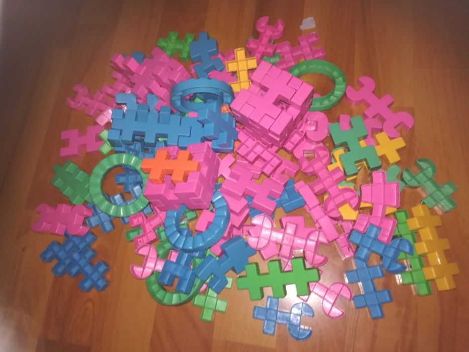 Klocki róznorodne 4 rodzaje + piłeczki 23szt