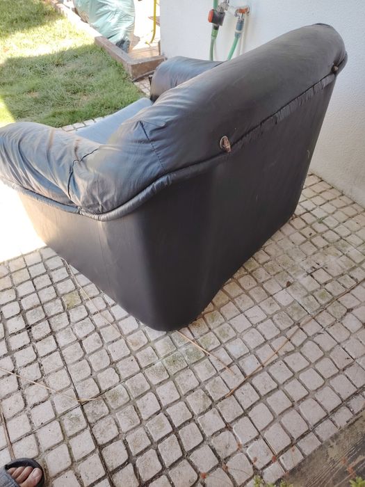 Dou sofá em bom estado
