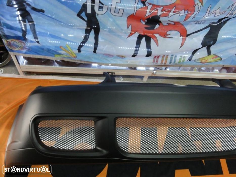 Para-choques Frontal VW Golf 4 / IV 98-03 R32 look em ABS(plástico) C/Espaço para grelha original