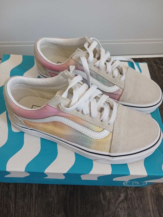 Кеди Vans оригінал ,23,5 см,стан нових (Одягненні один раз,малуваті)