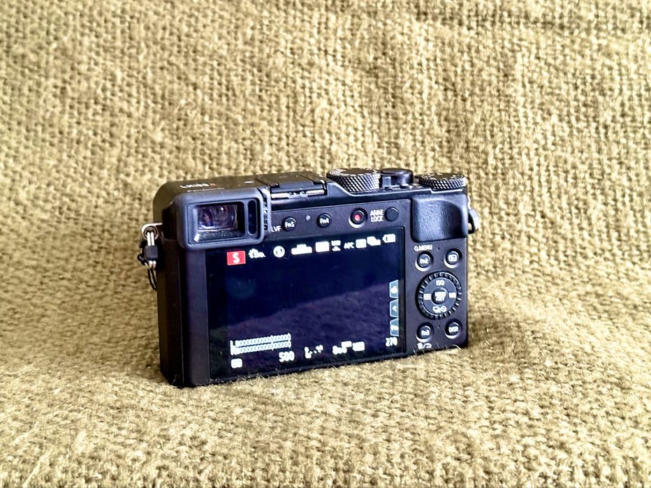 PANASONIC Lumix DC-LX100 Mark II
