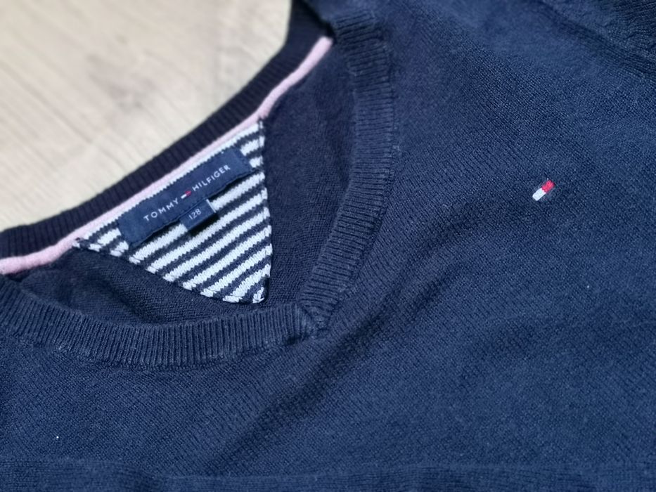 Sweterek dziewczęcy Tommy Hilfiger 128 stan idealny
