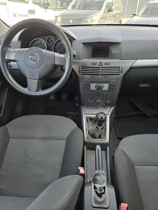 Opel Astra H 5 portas gasolina para peças