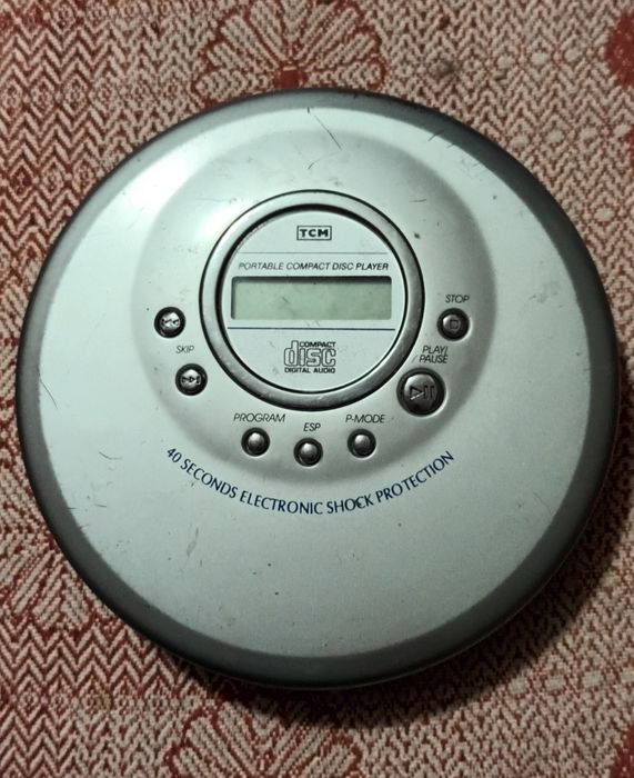 Продам CD плеер в нерабочем состоянии