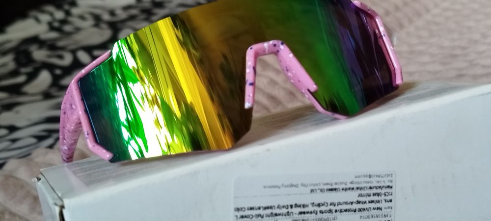 Nowe okulary przeciwsłoneczne dziecięce