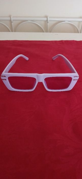 Óculos de sol Moche, novos