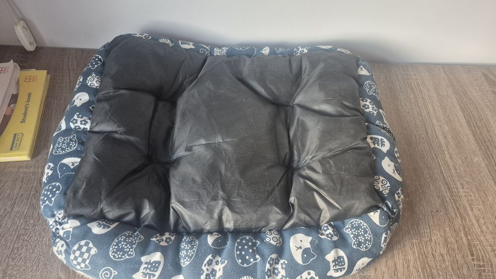 Лежанка для котов или собак. Состояние новое.