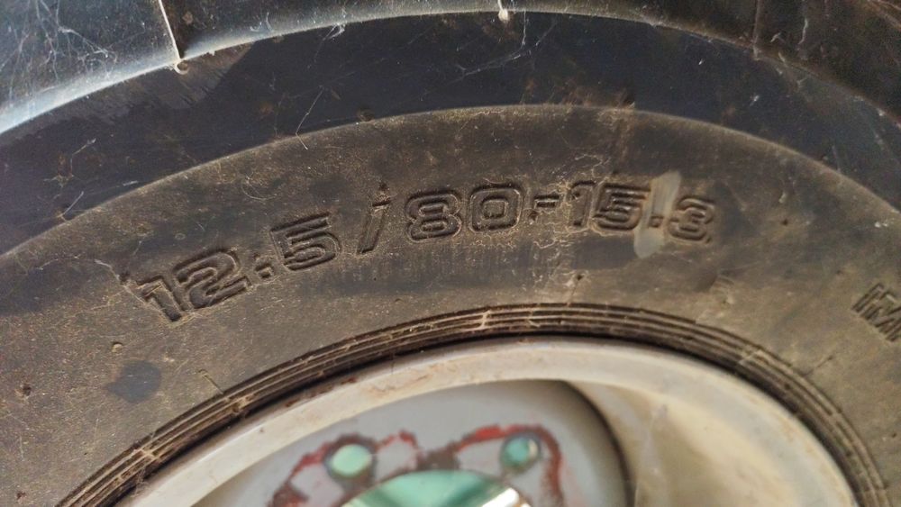 Pneus 12.5/80-15,5 reboque, com jantes