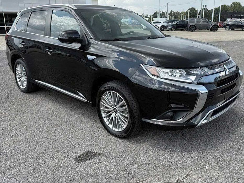 Mitsubishi Outlander Hybrid      2022