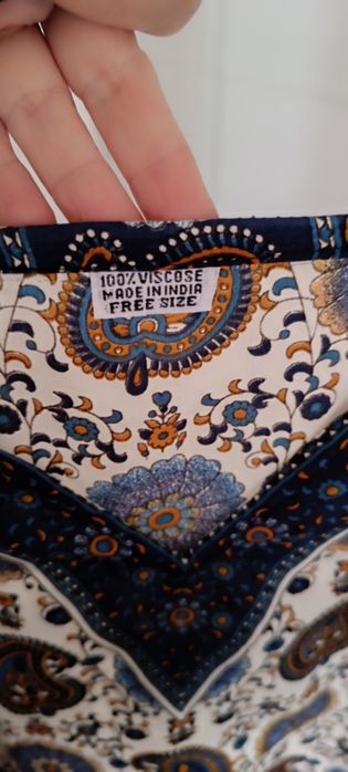 Túnica viscose padrão tons azul. Usada