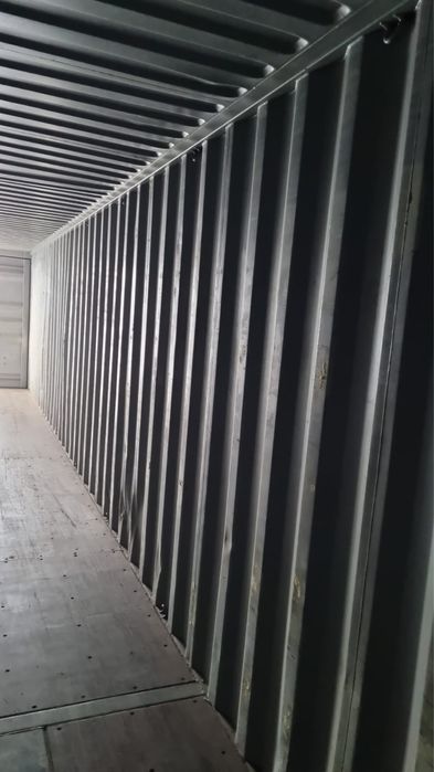 Contentores usados e novos