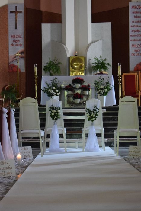 Eleganckie dekoracje ślubne, biały dywan, dekorację krzeseł, dekoracja