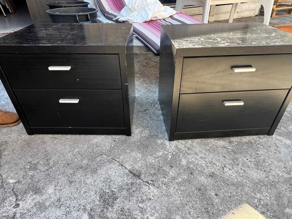 Conjunto Cama de Casal Preta c/ 2 Mesinhas de Cabeceira