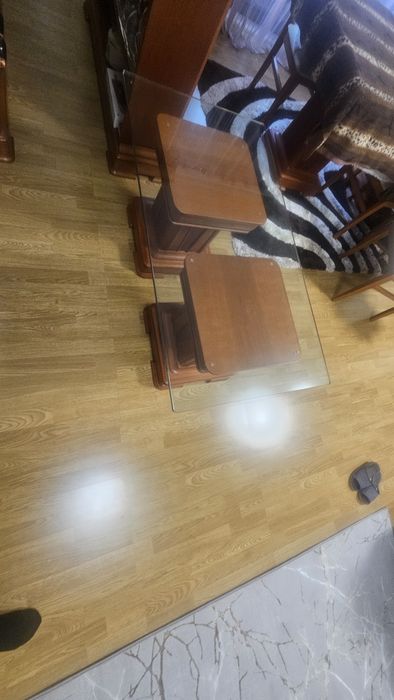 Mesinha de vidro com 2 colunas em cerejeira 120x65