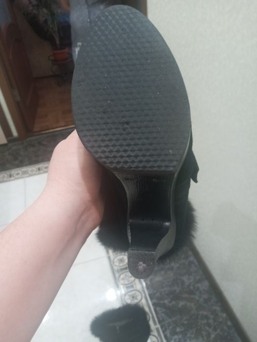 Продам замшеві сапоги