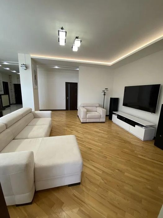Оренда 4 кімнатної квартири з дизайнерським ремонтом вул. Мучна