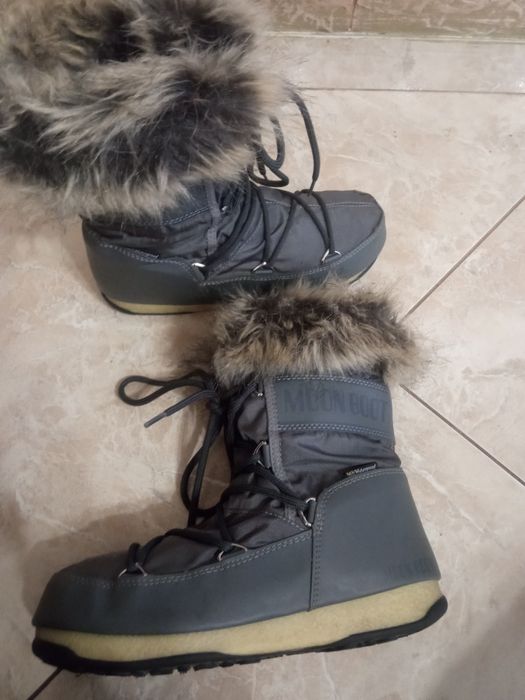 MOON BOOT . Зимові