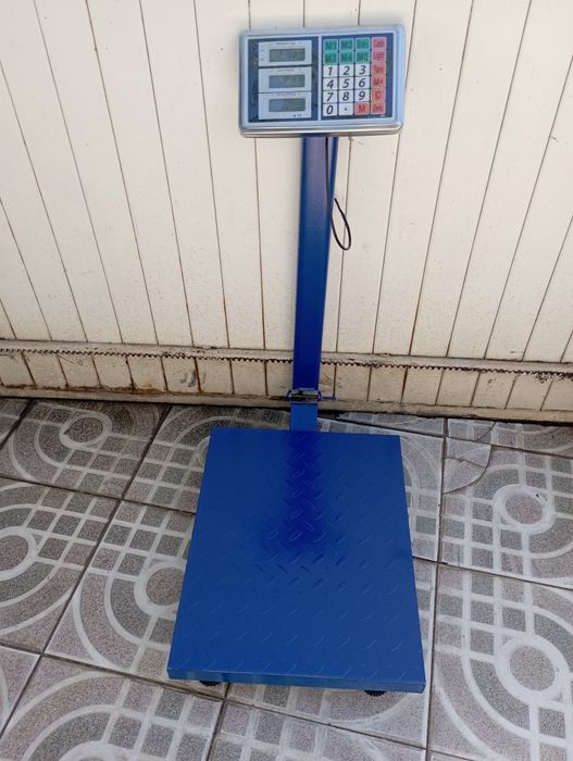 Balança pesa 150 kg.