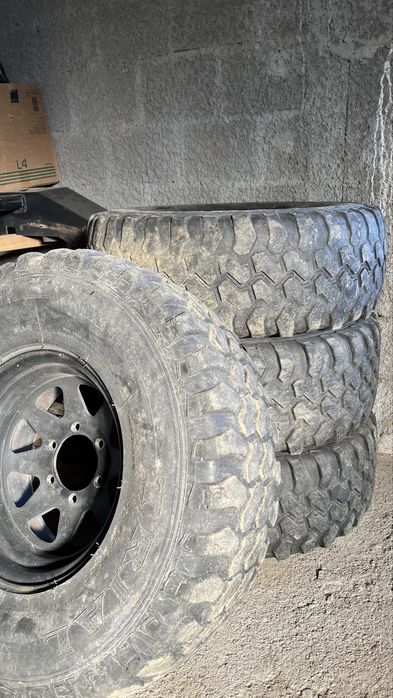Pneus 33x12,5 r15 com jantes
