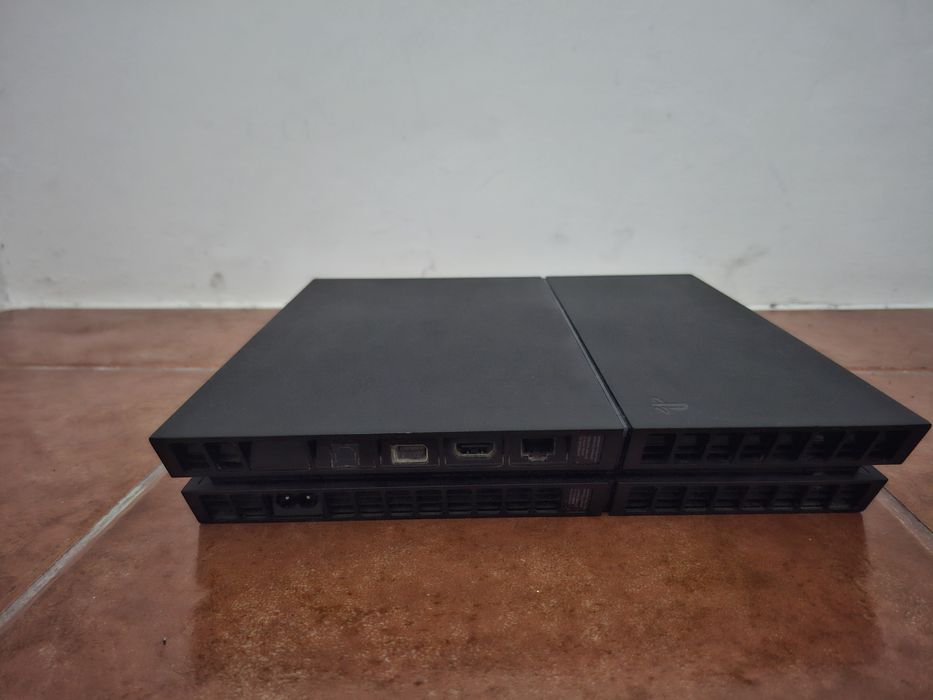 Playstation 4 (PS4) 500GB bom estado