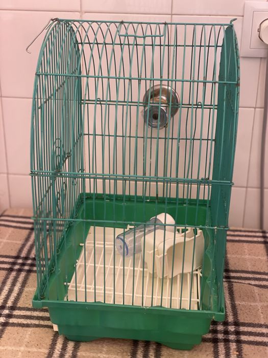 Gaiola para pássaros em bom estado