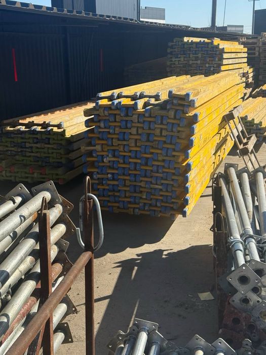 Оренда опалубки перекриття: стійки, балки H20, триноги, корони