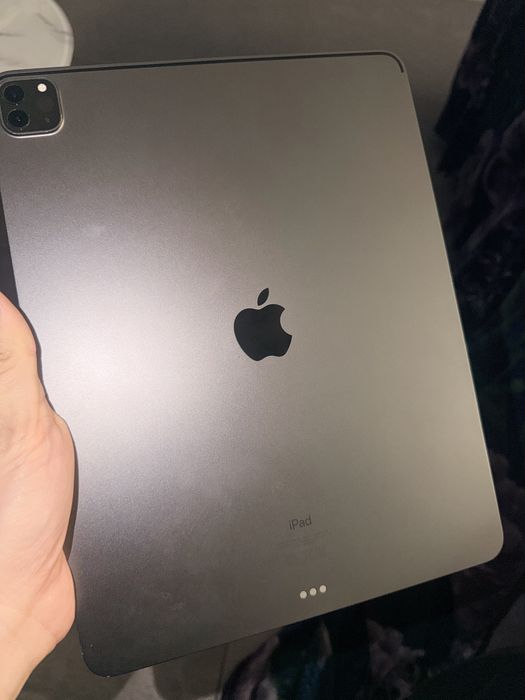 iPad Pro 12.9-inch (5th Generation) Wi-Fi + klawiatura Magic