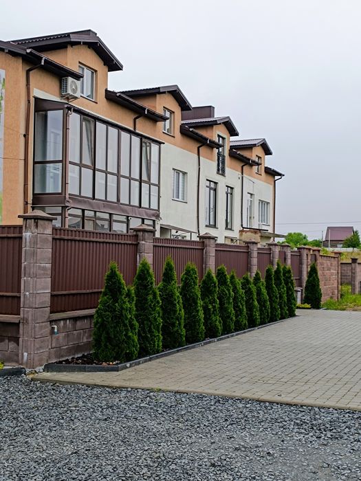 Таунхаус з ремонтом та меблями в Городищі