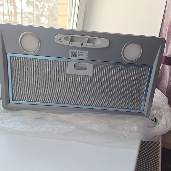 Витяжка ELECTROLUX LFG525S(нова)