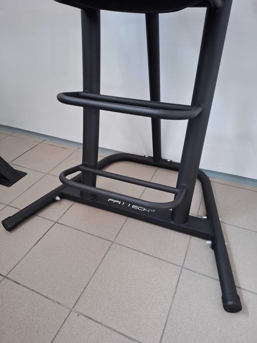 Stojak na sandbag, powerbag i piłki lekarskie