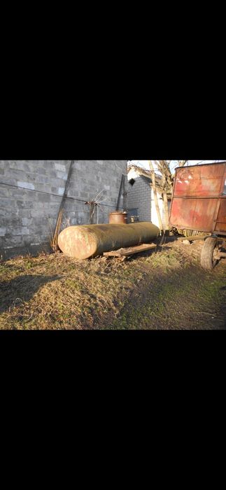 Продам ємність на 2500л