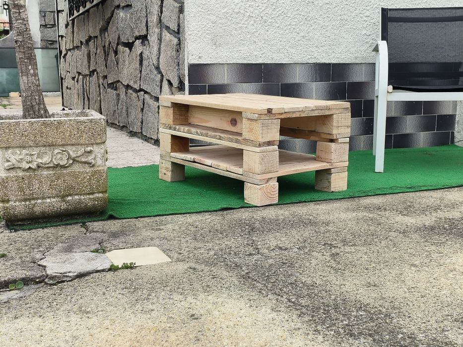 Móveis rústicos  - móveis rústicos com resina acrílica, metais e mais.