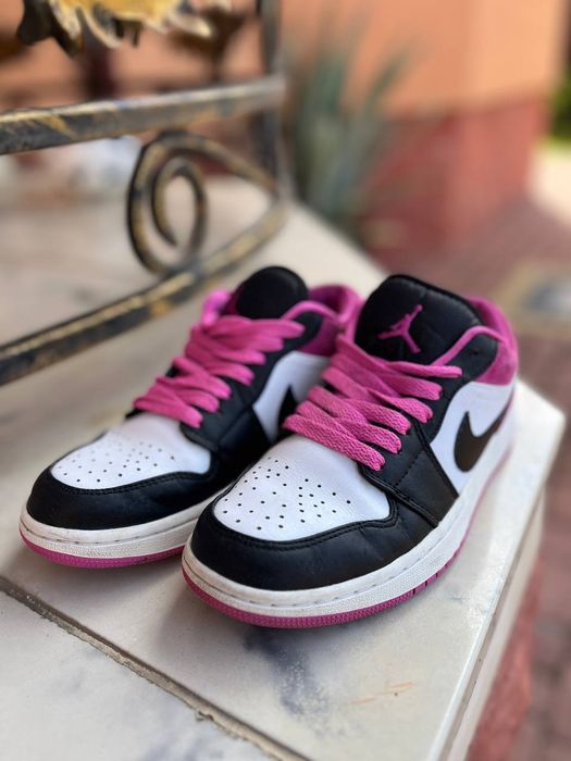 Кросівки Nike AIR JORDAN 1 LOW SE
 Werare
 
Главная  Кроссовк