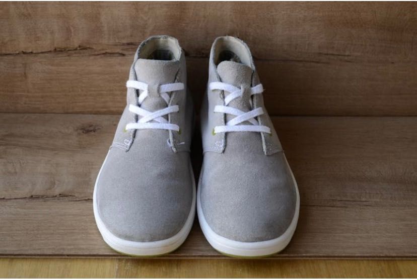 Сірі замшеві черевики