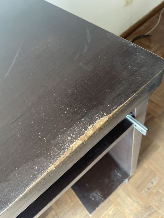 Secretária com prateleira para teclado