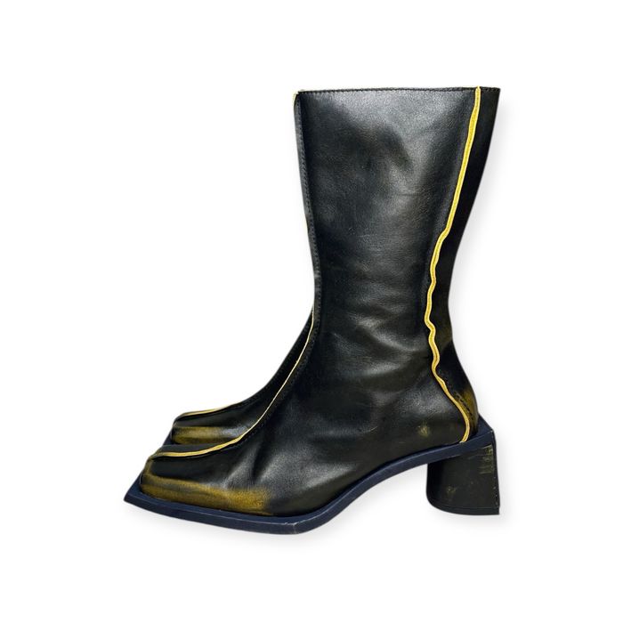 Шкіряні чоботи бренда Miista.