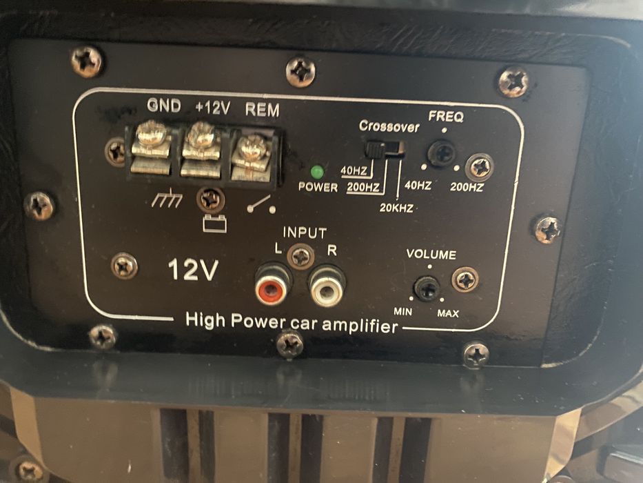 Саб в машину грає на всі бабки