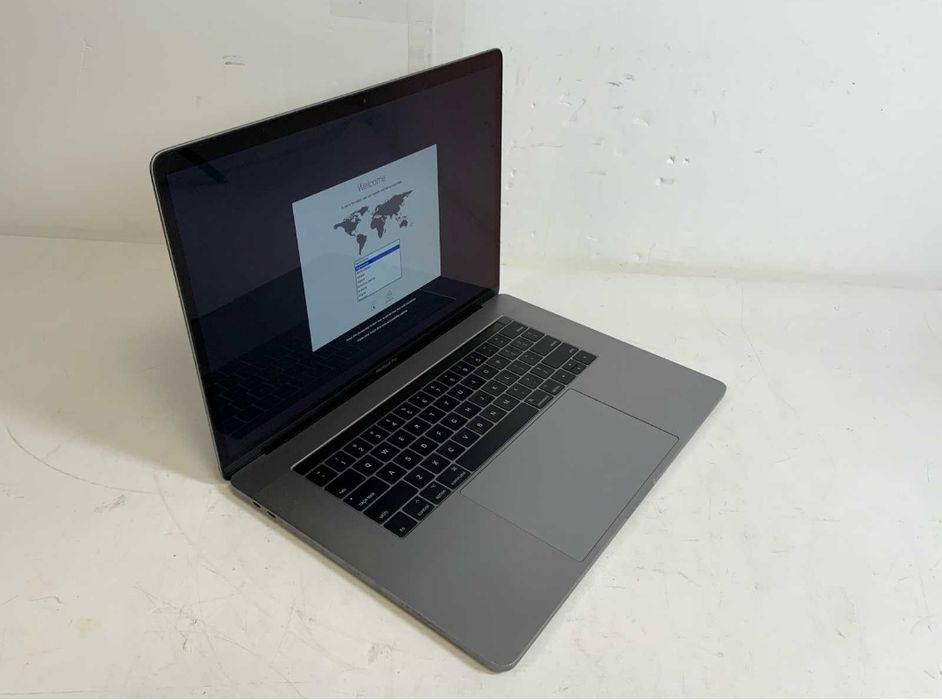 MacBook Pro 15" I7 16Gb 256 SSD Touchbar