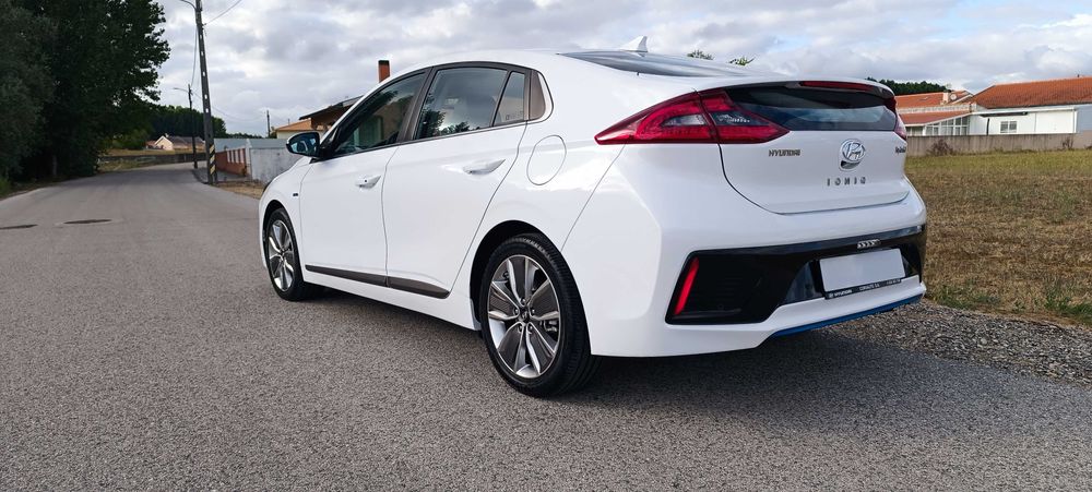 Hyundai IONIQ 1.6 GDI Hybrid  TECH (HEV) de 141 cv- COMO NOVO