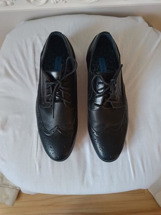 Czarne eleganckie pantofle męskie r. 39 Taylor & Wright