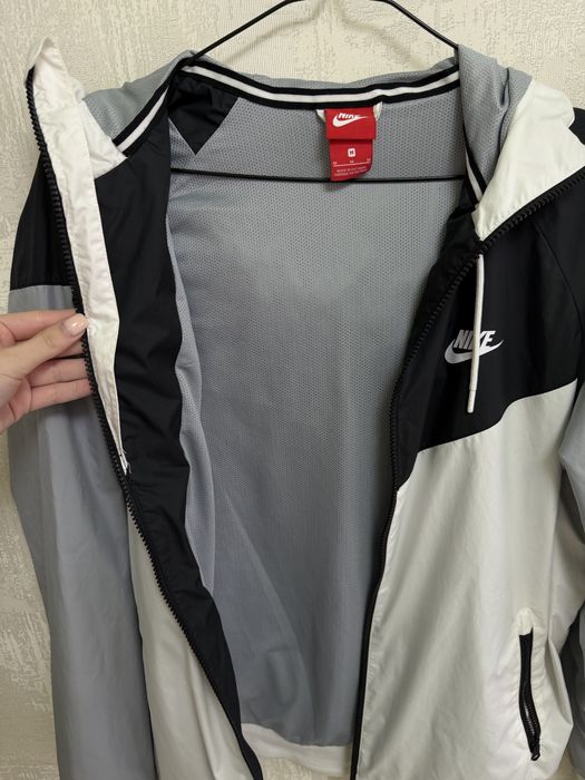 Чоловіча вітровка Nike