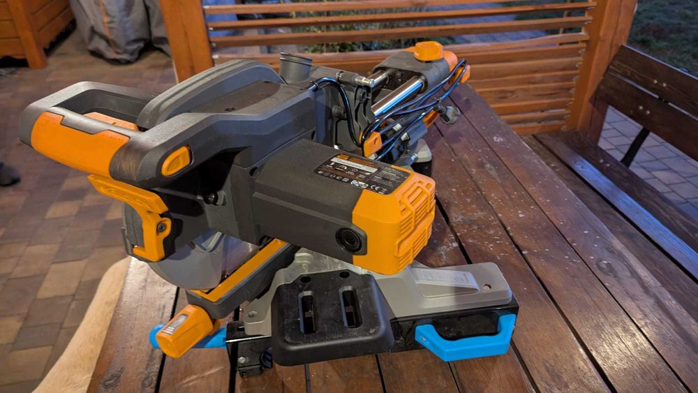 Piła ukosowa R255SMS z prowadnicami Evolution + stół