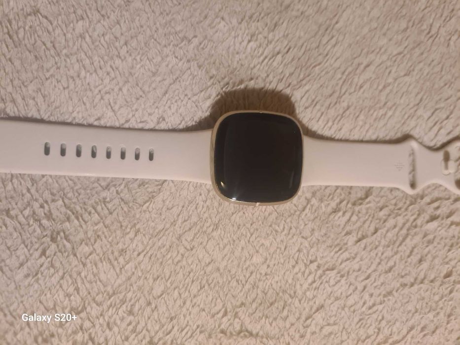 Zegarek smartwatch Fitbit Sense.