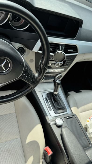 Mercedes-Benz C220 CDI Avangarde Universal 2.2 дизель  Автомат