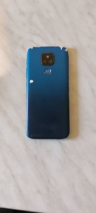 Продам телефон/ Moto e(7) plus