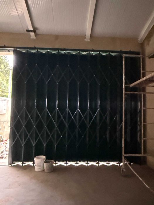 Vendo portão de fole novo.